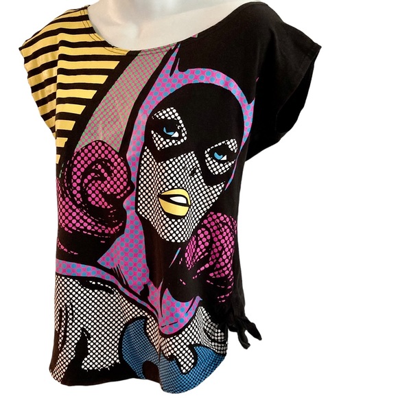 Justice League Vintage Batgirl Tee - Picture 3 of 11